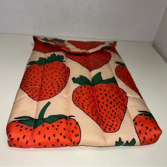 Baggu Strawberry Print Puffy Hook & Loop Tablet Sleeve Pouch - Picture 7 of 12